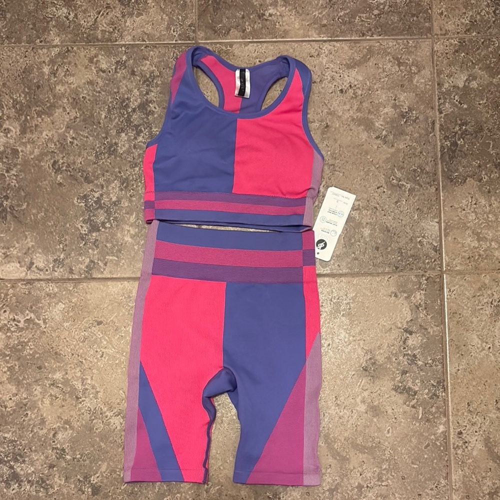 Colorblock Sports Bra and Shorts Set
